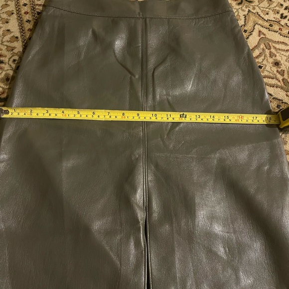 ELIE ELIE TAHARI OLIVE FAUX LEATHER SKRIT SIZE 4 - Picture 7 of 8